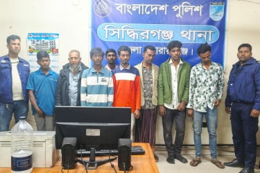 সিদ্ধিরগঞ্জে পুলিশের অভিযানে ১০ মাদক ব্যবসায়ী গ্রেফতার