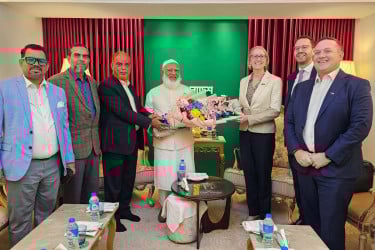 জামায়াত আমিরের সঙ্গে বৃটিশ হাইকমিশনারের সৌজন্য সাক্ষাৎ