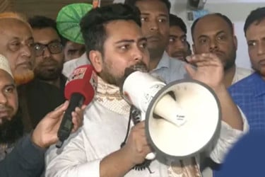 যাকেই ভোট দেবেন বিবেচনা করে দেবেন: নাহিদ ইসলাম