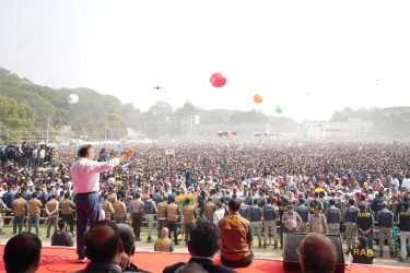 সমালোচনার মধ্যে থাকলে দেশের মানুষের কোনো উন্নয়ন হবে না: তারেক রহমান