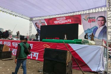 সোনারগাঁয়ে বালুর মাঠে তারেক রহমানের সভামঞ্চ প্রস্তুত