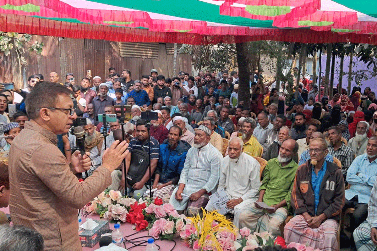 সিলেটে নানা প্রতিশ্রুতি নিয়ে ভোটারদের কাছে ছুটছেন প্রার্থীরা