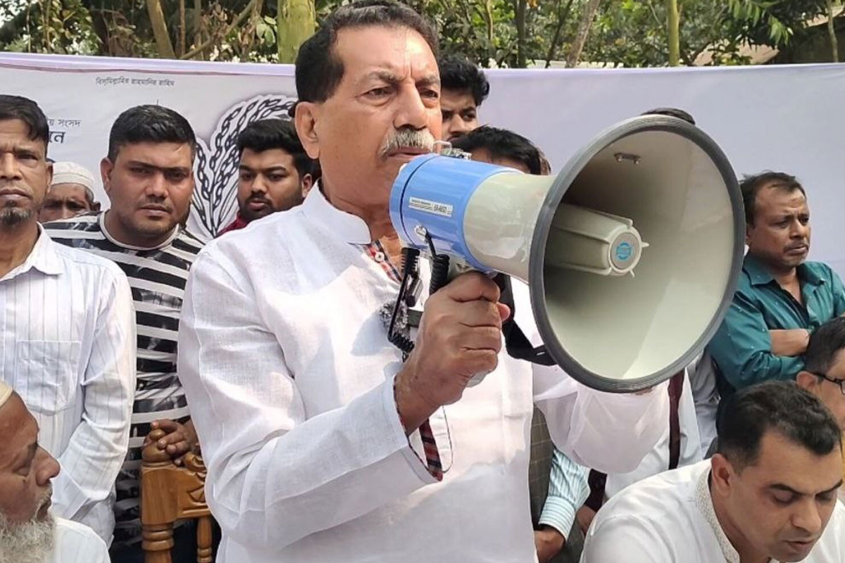 নরসিংদীতে ধানের শীষের পক্ষে ভোট চাইছেন খায়রুল কবির খোকন