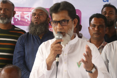 ঢাকা-৯ আসন : প্রতিহিংসার রাজনীতি নয়, সবাইকে নিয়ে কাজ করতে চান হাবিব