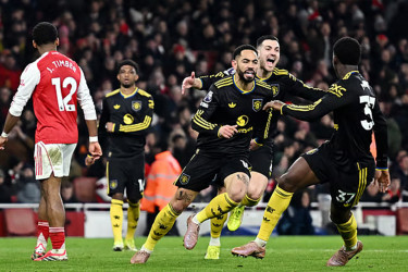 আর্সেনালের শিরোপা স্বপ্নে এবার ইউনাইটেডের ধাক্কা