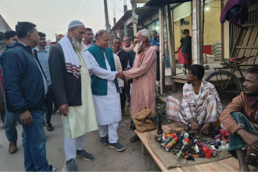 ধানের শীষে ভোট চেয়ে বিএনপি প্রার্থীর গণসংযোগ