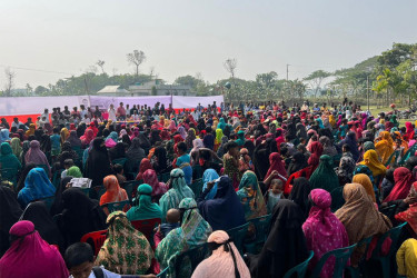 ময়মনসিংহে নারী ভোটারদের সাথে বিএনপি প্রার্থীর উঠান বৈঠক