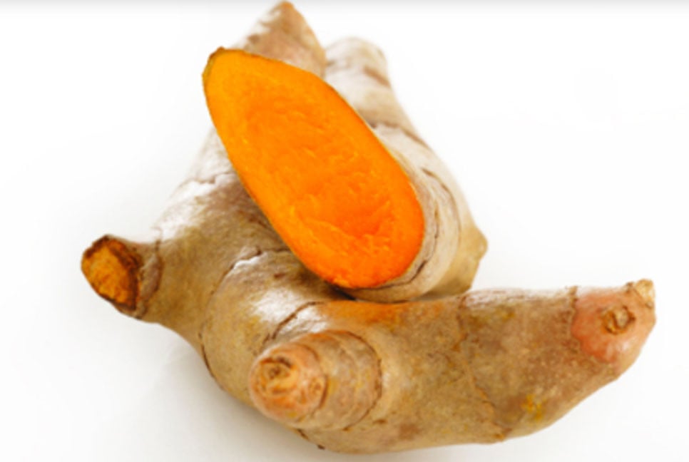 সকালে খালি পেটে এক টুকরো কাঁচা হলুদের উপকারিতা