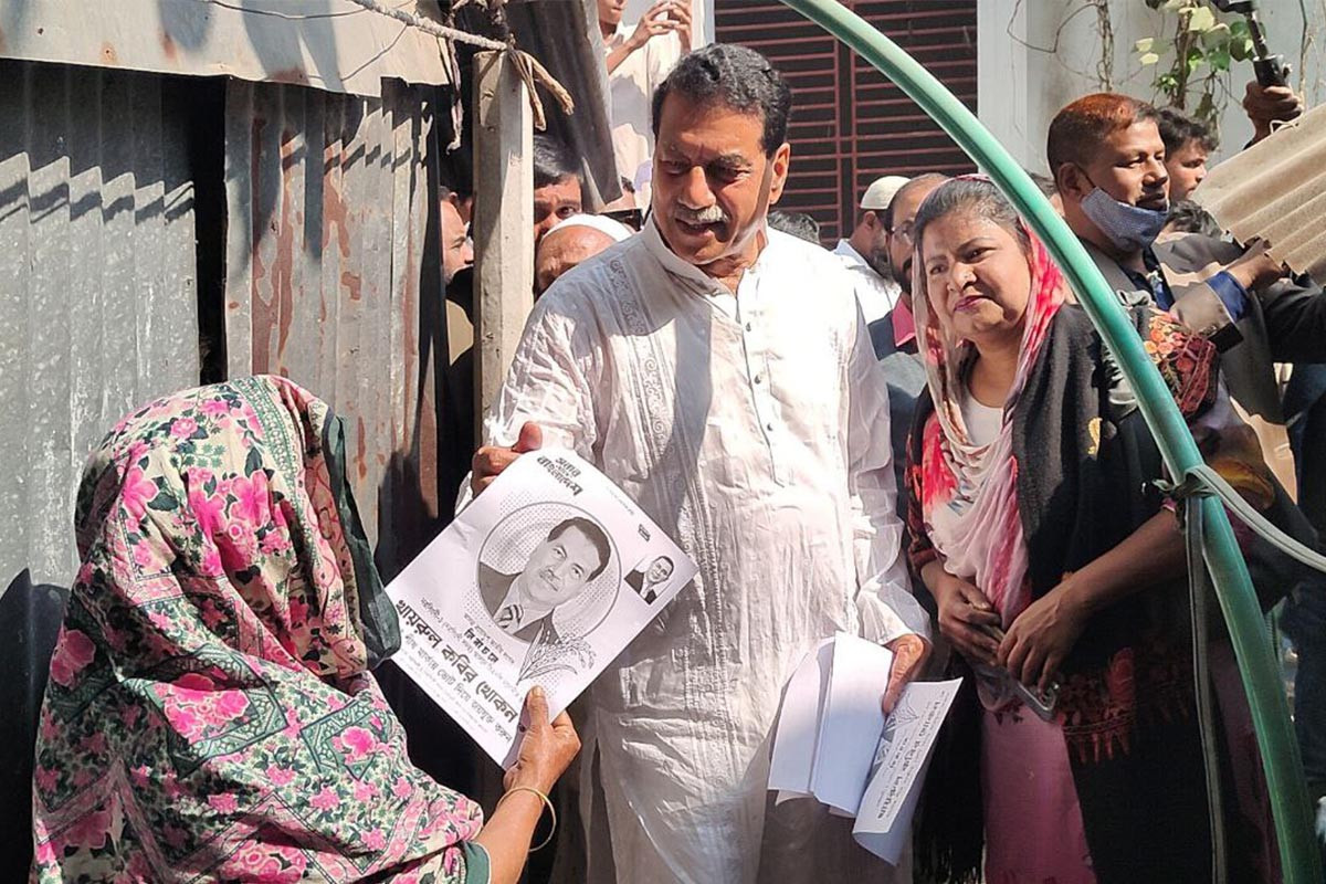 নরসিংদীতে ধানের শীষে ভোট চেয়ে ভোটারদের দ্বারে দ্বারে খোকন