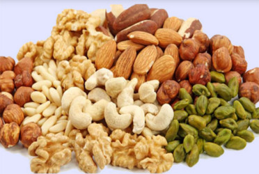 কোলন ক্যান্সার প্রতিরোধে বাদাম