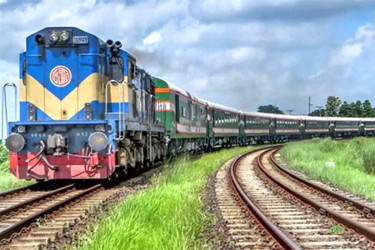 টিকিটবিহীন ২১৫৩ যাত্রীর কাছ থেকে প্রায় ৫ লাখ টাকা আদায়