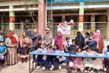 শিশু বরণ ও পিঠা উৎসবে মুখর প্রাথমিক বিদ্যালয়