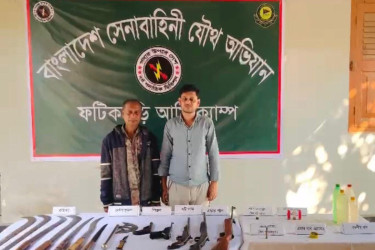 ফটিকছড়িতে সেনাবাহিনীর অভিযানে ২  সন্ত্রাসী আটক