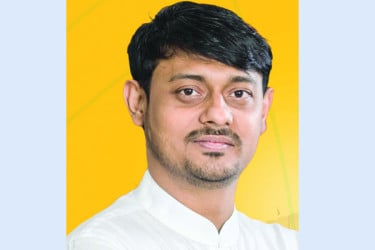 আবারও ডিম নিক্ষেপ নাসীরুদ্দীন পাটোয়ারীর ওপর