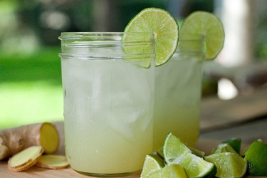 সকালে খালি পেটে কুসুম গরম পানিতে লেবুর রস খাওয়ার উপকারিতা