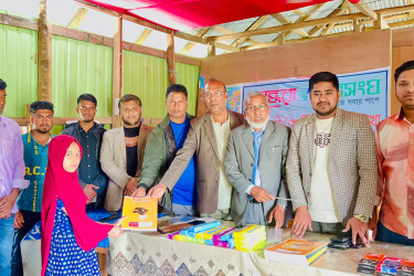 সোনাগাজীতে বসুন্ধরা শুভসংঘের শিক্ষা উপকরণ বিতরণ