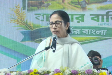 আঘাত না করলে শীতল বাতাস, আঘাত করলে আমি টর্নেডো: মমতা