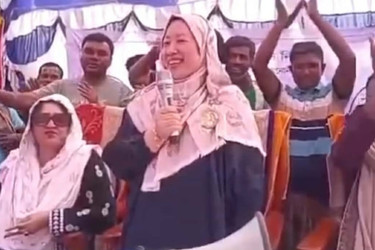 বাংলায় ধা‌নের শী‌ষে ভোট চাইলেন বিএনপি প্রার্থীর চীনা স্ত্রী, নেটিজেনদের প্রশংসা