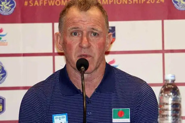 জাতীয় দল ঢাকায়, কোচ বাটলারকে নেপাল পাঠাল বাফুফে