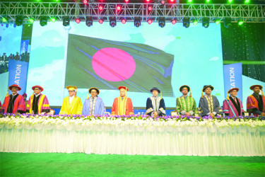 ড্যাফোডিল ইন্টারন্যাশনাল ইউনিভার্সিটির ১৩তম সমাবর্তন