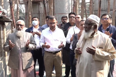 শাহ মখদুম দরগা জিয়ারত করলেন তারেক রহমান