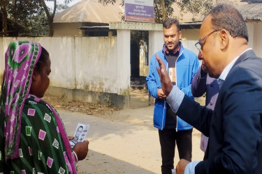দিনাজপুর-২ আসনে স্বতন্ত্র প্রার্থীর গণসংযোগ