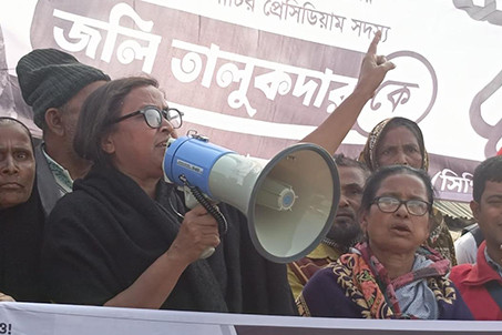 নেত্রকোনার হাওরাঞ্চলে বাবরকে জেতাতে স্ত্রী তাহমিনার গণসংযোগ