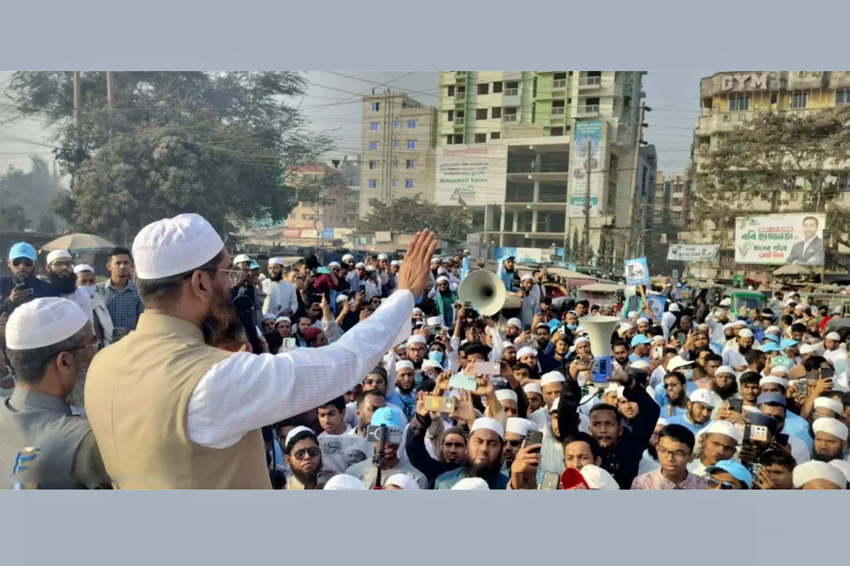 কারও উস্কানিতে পা দেওয়া যাবে না, নেতাকর্মীদের মাওলানা মামুনুল হক