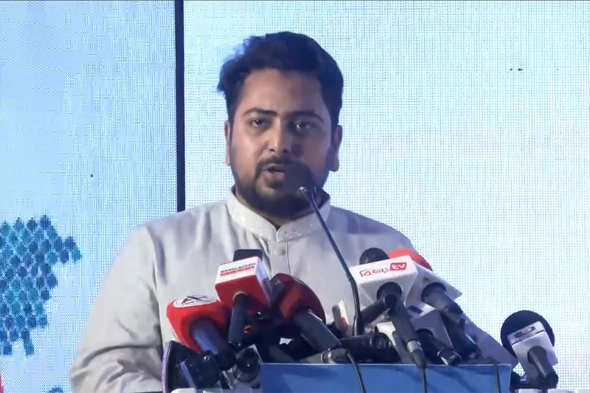 একটি কার্ডের মধ্যে সব সুযোগ-সুবিধা নিয়ে আসব : নাহিদ ইসলাম