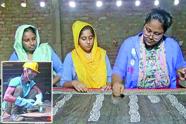 প্রশিক্ষণে স্বাবলম্বী তরুণ-তরুণীরা