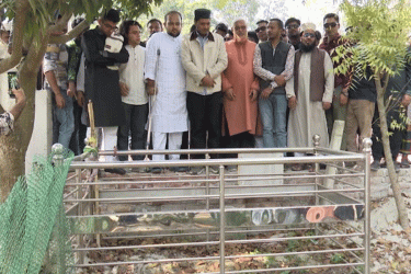 শহীদ আবরারের কবর জিয়ারত করলেন ছাত্রদল নেতা আবিদুল
