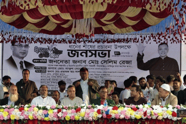 প্রার্থী কাজিপুরের, ভোট চাইলেন গাজীপুরে