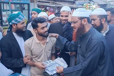গরিবের টিন-কম্বল কেউ আত্মসাৎ করতে পারবে না : মুফতি ফয়জুল করিম