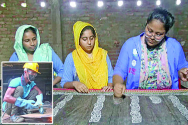 প্রশিক্ষণে স্বাবলম্বী তরুণ-তরুণীরা