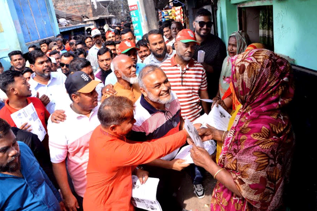 বিরামহীন প্রচারে চট্টগ্রামের প্রার্থীরা