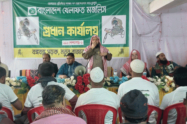 রিকশা শ্রমিকদের কাছে রিকশা মার্কায় ভোট চাইলেন ১১ দলের জোট প্রার্থী