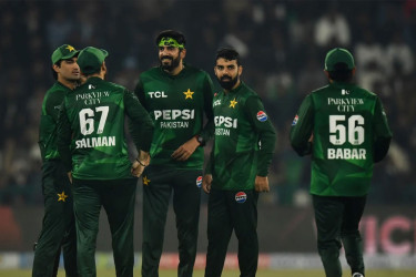 অস্ট্রেলিয়াকে উড়িয়ে দিয়ে টি-টোয়েন্টি সিরিজ পাকিস্তানের