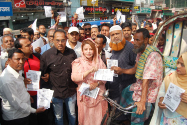 বিএনপি নেত্রীর প্রচারনার লিফলেটে নেই ‘প্রার্থীর নাম’