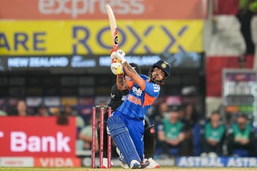 টি-টোয়েন্টি সিরিজে নতুন ছক্কার বিশ্বরেকর্ড
