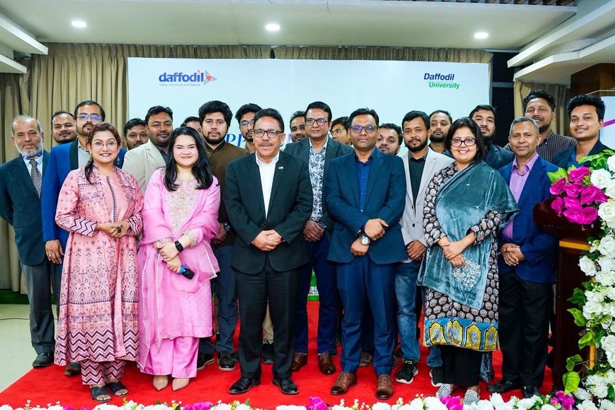 টিচিং অ্যাসিস্ট্যান্ট থেকে ড্যাফোডিল গ্রুপের পরিচালক