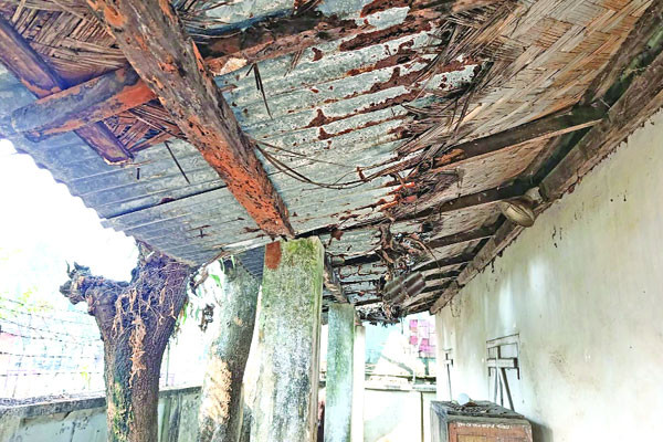 অন্যের ভূমিতে ক্লাস ভাড়া বাসায় ছাত্রাবাস