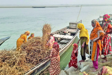 নেই হাসপাতাল, ঝুঁকিতে স্বাস্থ্যসেবা