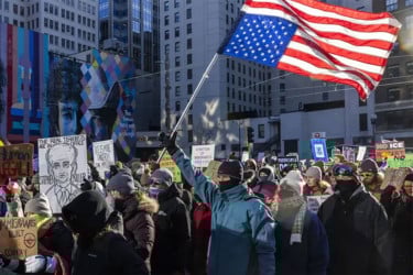 যুক্তরাষ্ট্রজুড়ে আইসিই বিরোধী উত্তাল বিক্ষোভ, ক্লাস বর্জনে শিক্ষার্থীরা