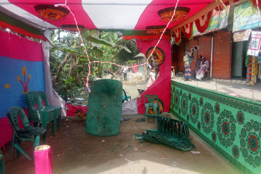 বিএনপির নির্বাচনি ক্যাম্পে অগ্নিসংযোগ, মোটরসাইকেল রেখেই পালা‌লো দুর্বৃত্তরা