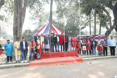 আস্ফালন রুখে দেবে কবিতা