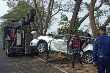 গোপালগঞ্জে যাত্রীবাহী বাস-প্রাইভেট কারের মুখোমুখি সংঘর্ষ, নিহত ১
