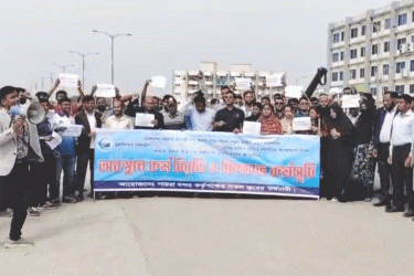 পায়রা বন্দরের কর্মকর্তা-কর্মচারীদের কর্মবিরতি