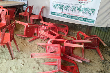 চট্টগ্রামে ইসলামি ফ্রন্ট প্রার্থীর নির্বাচনি অফিসে ভাঙচুর