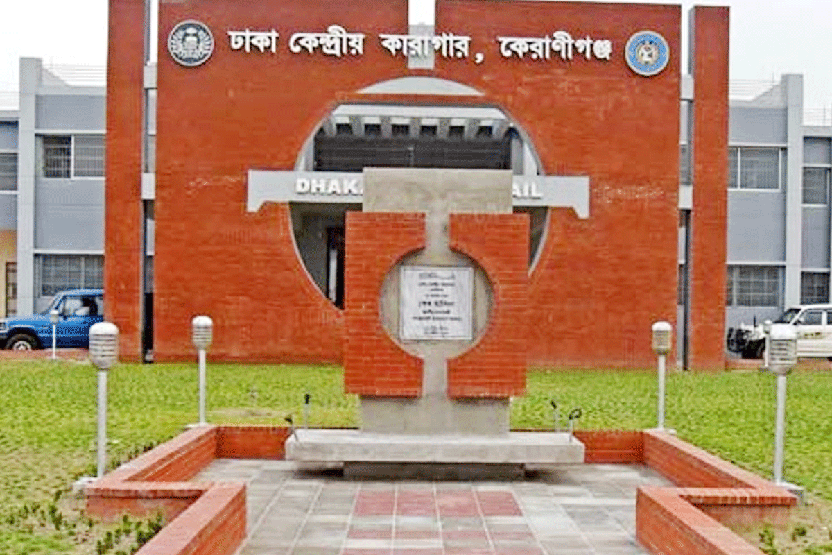 বুথে পোস্টাল ব্যালটে ভোট দিলেন কারাবন্দিরা