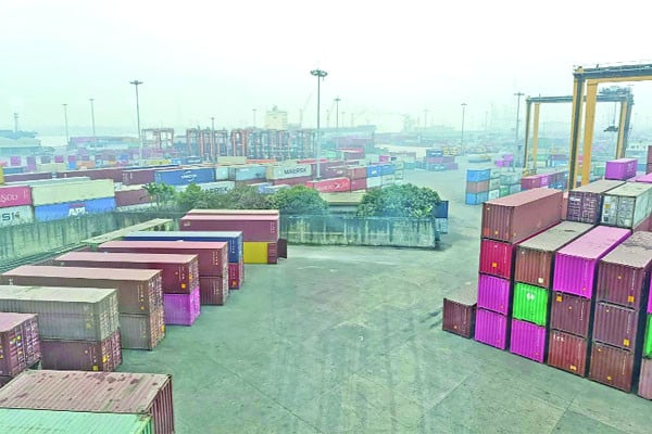 লাগাতার ধর্মঘটে পুরোপুরি অচল চট্টগ্রাম বন্দর